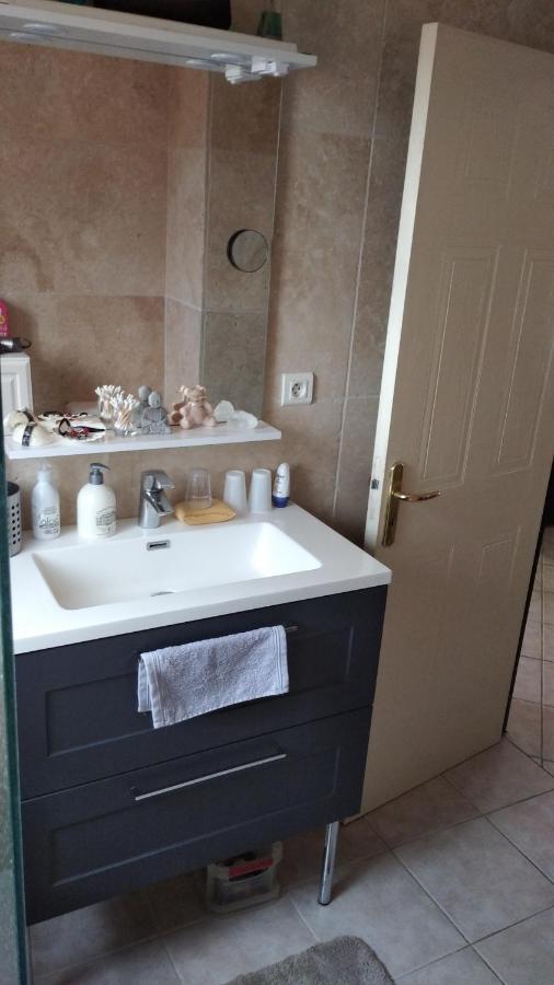 Philippe & Marie, A Louer Petite Chambre Chez L'Habitant Avec Terrasse Dans Villa, Au Pied Du Luberon キュキュロン エクステリア 写真