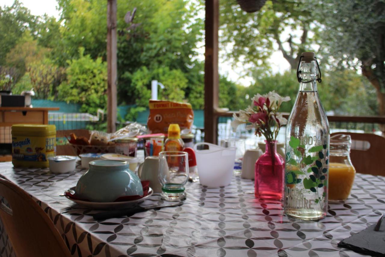 Philippe & Marie, A Louer Petite Chambre Chez L'Habitant Avec Terrasse Dans Villa, Au Pied Du Luberon キュキュロン エクステリア 写真
