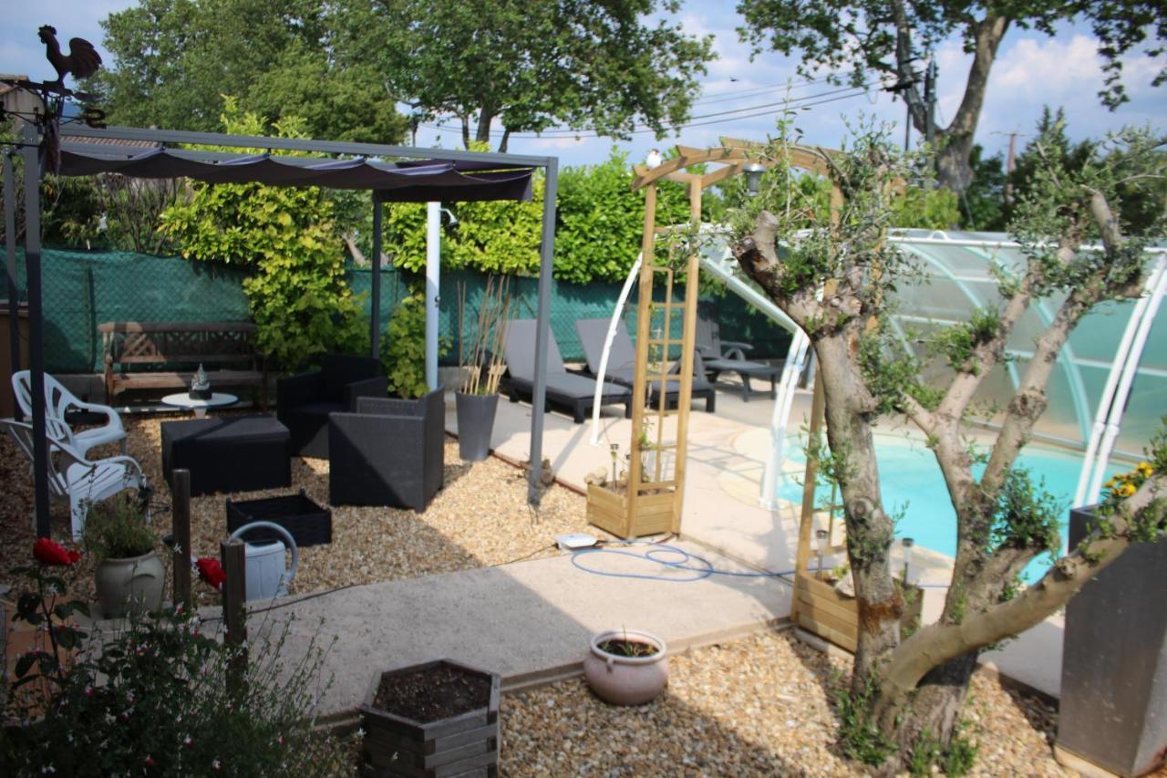 Philippe & Marie, A Louer Petite Chambre Chez L'Habitant Avec Terrasse Dans Villa, Au Pied Du Luberon キュキュロン エクステリア 写真