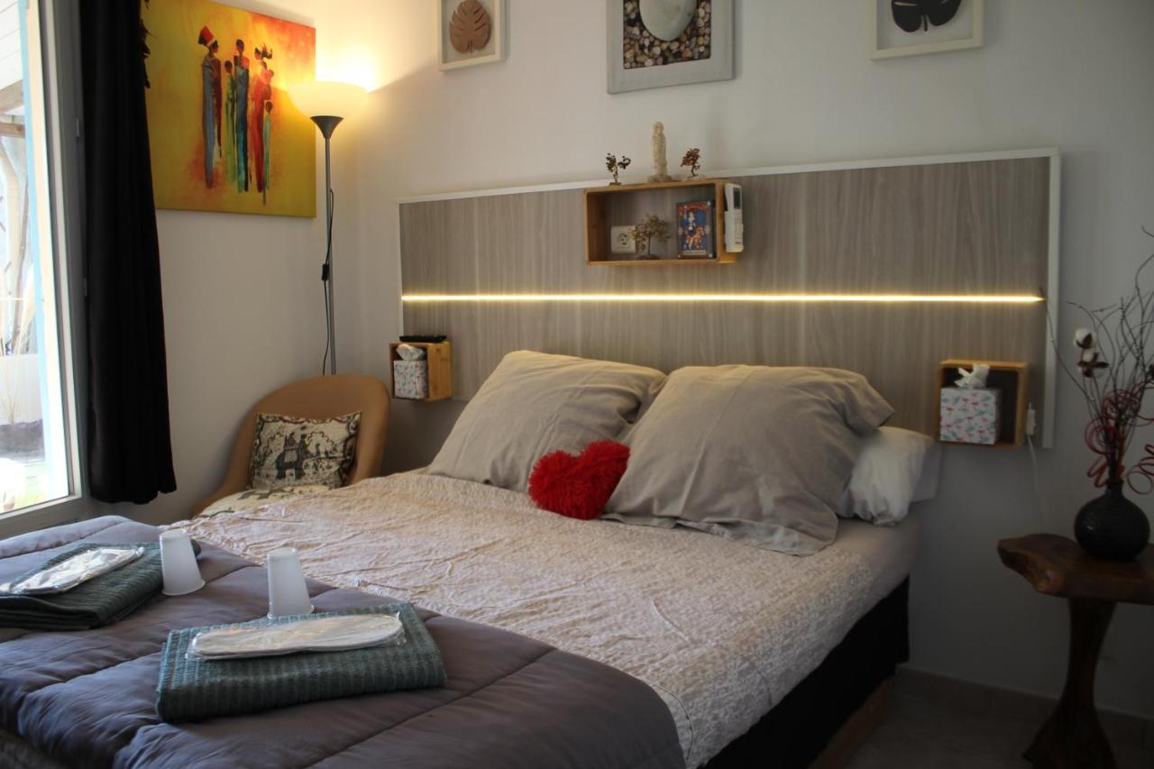 Philippe & Marie, A Louer Petite Chambre Chez L'Habitant Avec Terrasse Dans Villa, Au Pied Du Luberon キュキュロン エクステリア 写真
