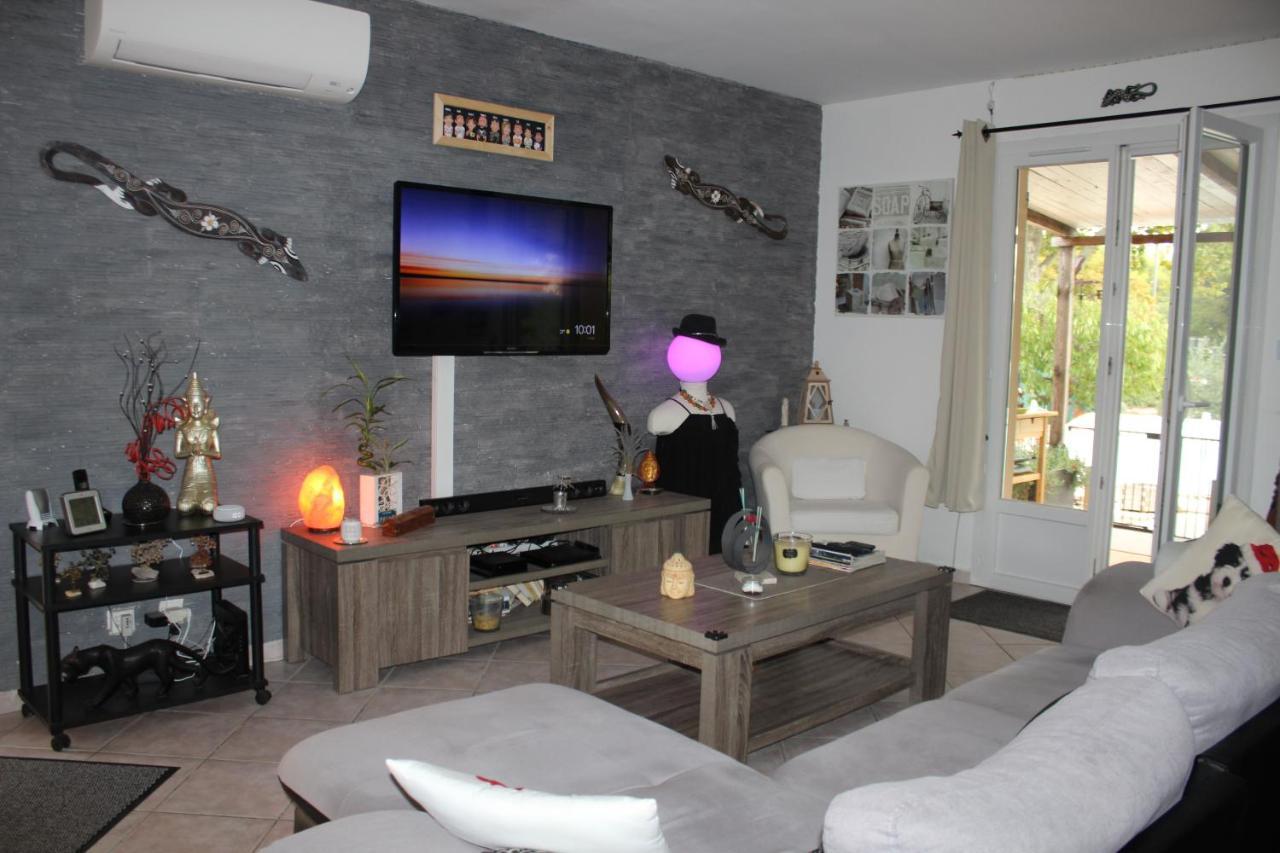 Philippe & Marie, A Louer Petite Chambre Chez L'Habitant Avec Terrasse Dans Villa, Au Pied Du Luberon キュキュロン エクステリア 写真