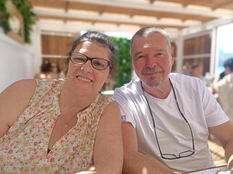 Philippe & Marie, A Louer Petite Chambre Chez L'Habitant Avec Terrasse Dans Villa, Au Pied Du Luberon キュキュロン エクステリア 写真